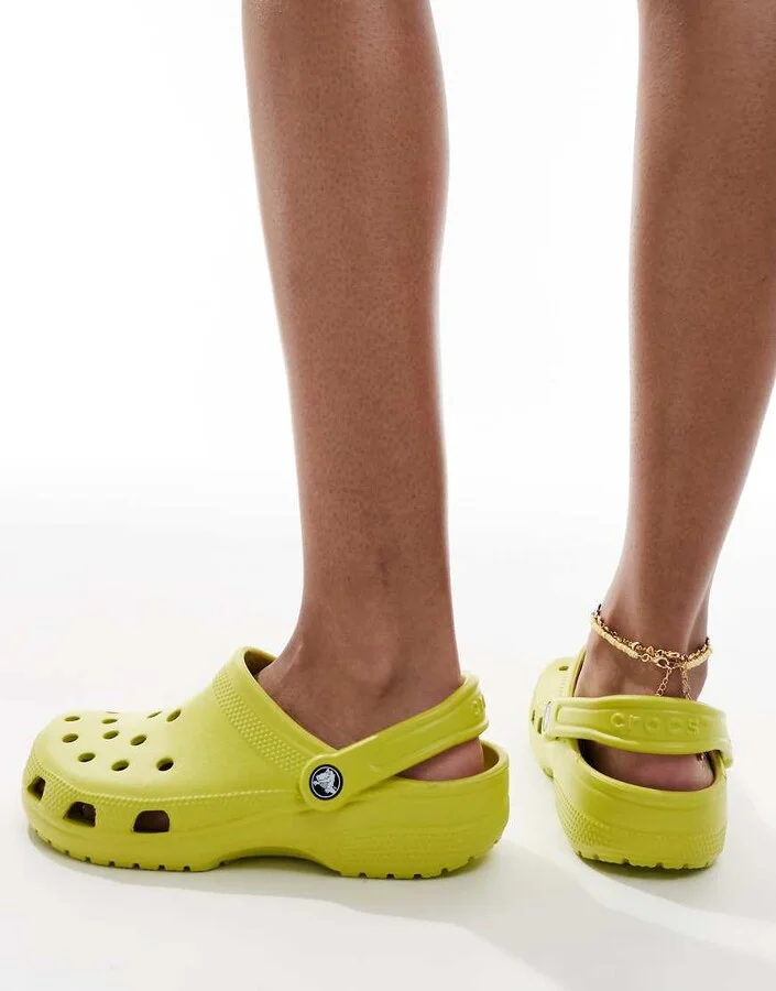 Crocs Classic clogs in kiwi - Image 2