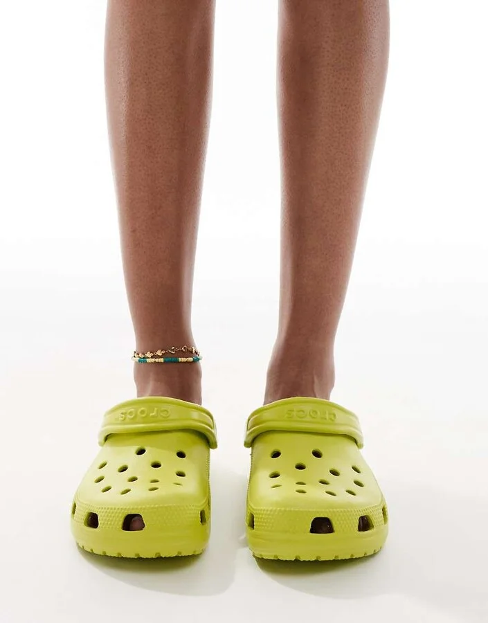 Crocs Classic clogs in kiwi - Image 3