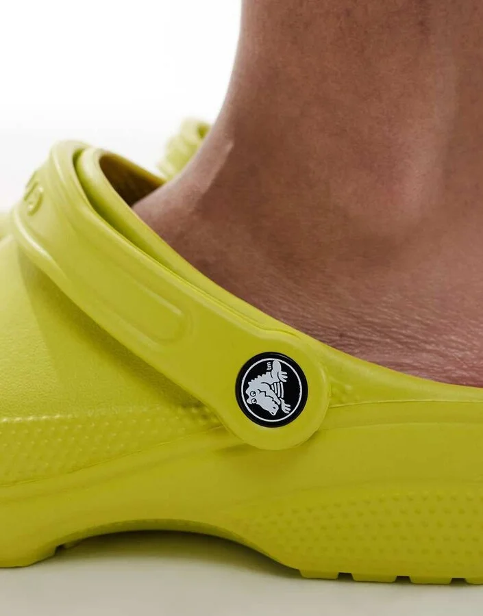Crocs Classic clogs in kiwi - Image 4