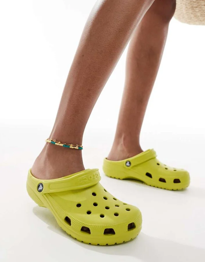 Crocs Classic clogs in kiwi