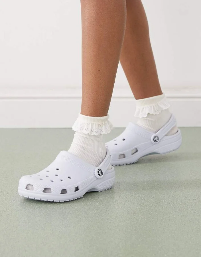 Crocs classic clogs in lilac - Image 4