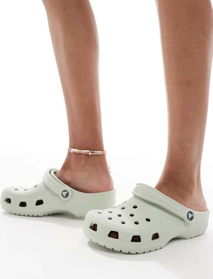 Crocs Classic clogs in pale gray - Image 3