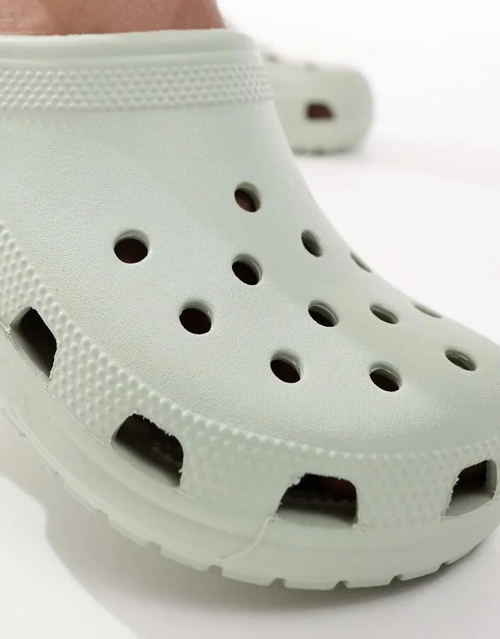 Crocs Classic clogs in pale gray - Image 4