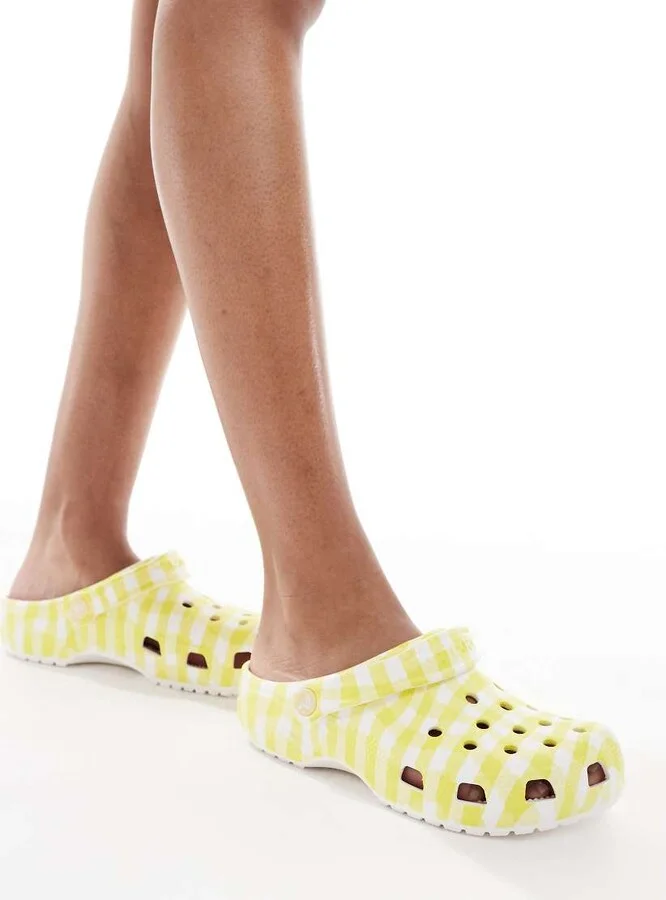 Crocs Classic clogs in yellow gingham - Image 4