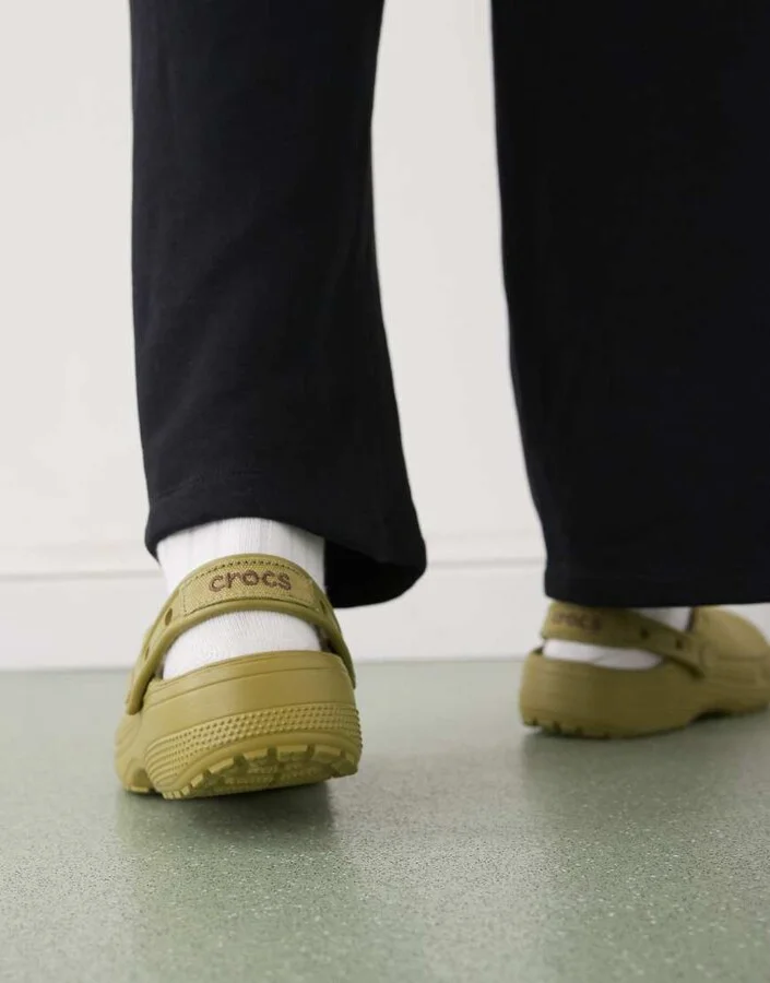Crocs classic crafted clog in green - Image 3