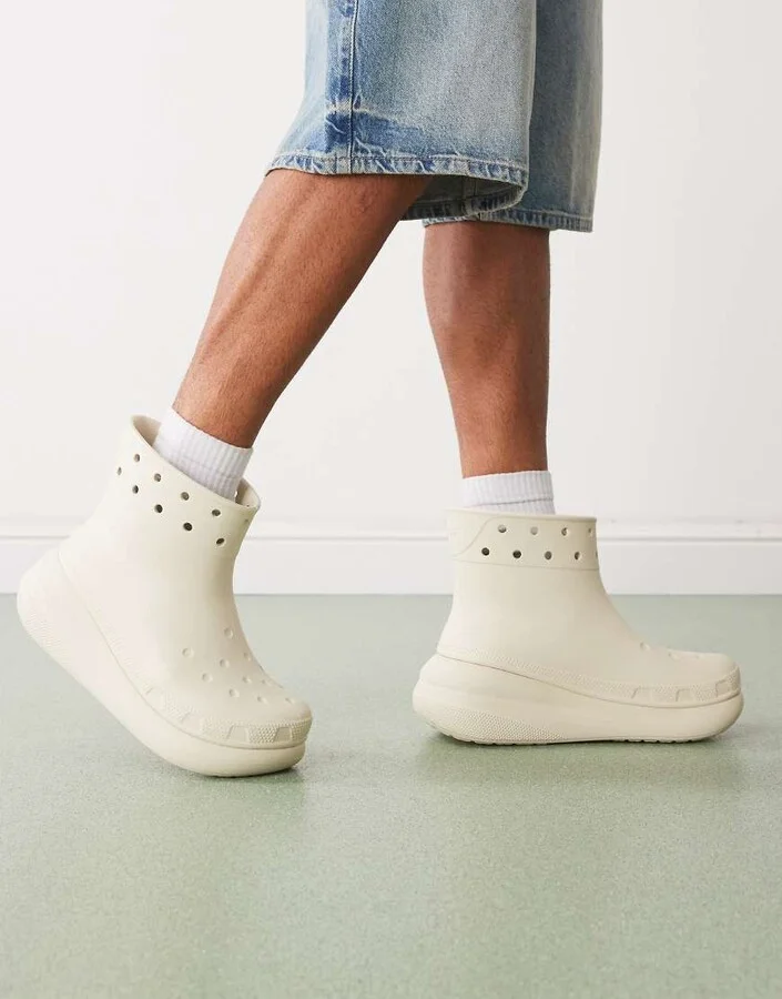 Crocs Classic crush boots in bone
