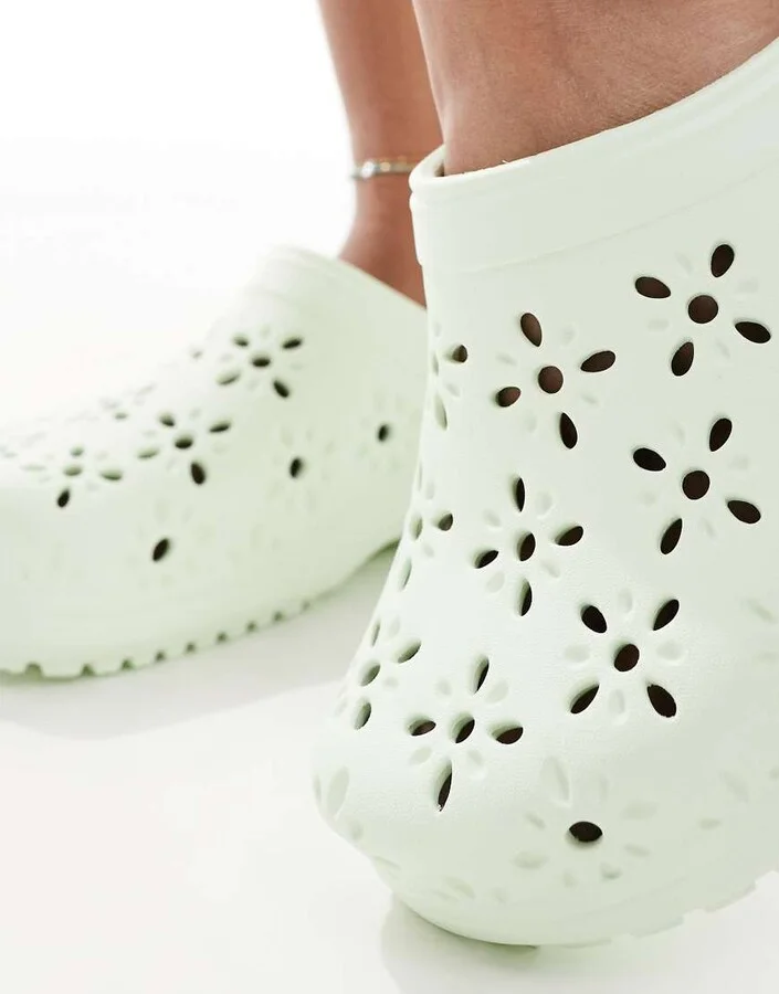 Crocs Classic floral cut-out clogs in jade tint - Image 4