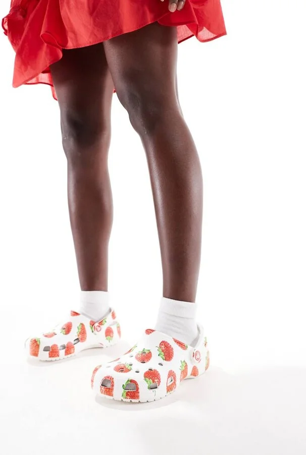 Crocs Classic fresh fruits strawberry print clog - Image 2