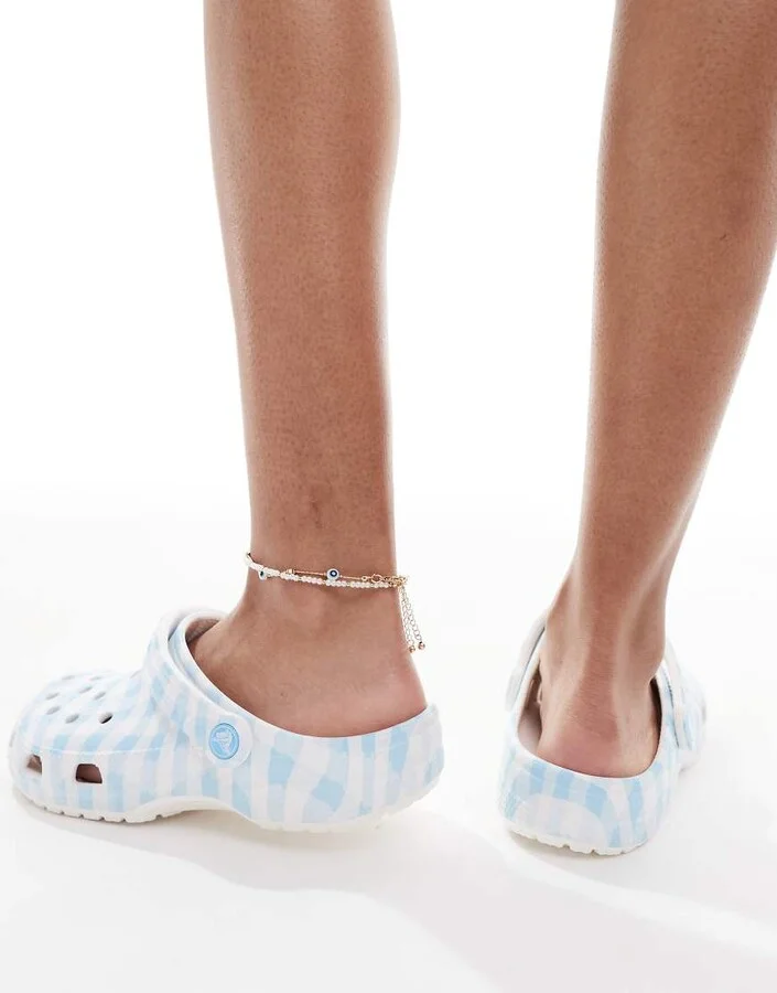 Crocs Classic gingham clogs in white/blue - Image 3