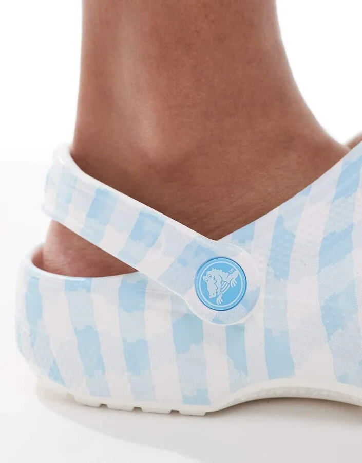 Crocs Classic gingham clogs in white/blue - Image 4
