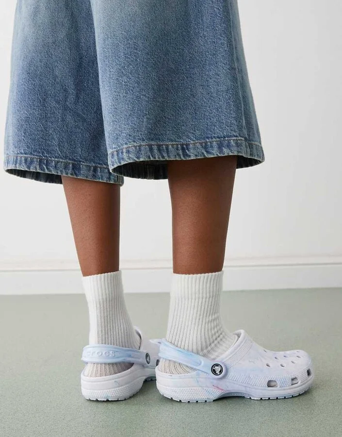 Crocs classic marble clogs in blue - Image 2