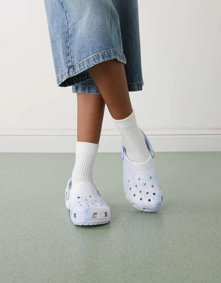 Crocs classic marble clogs in blue