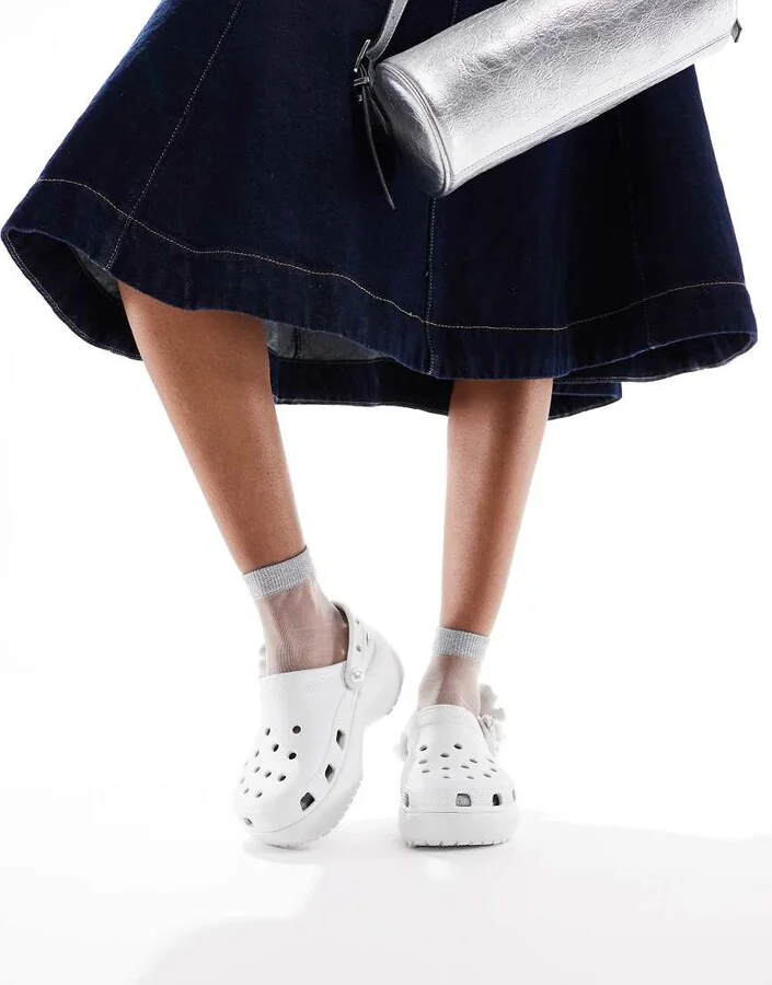 Crocs Classic platform bouquet clogs in moonlight - Image 2
