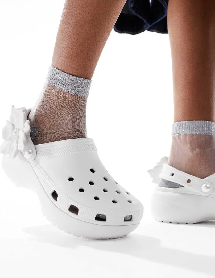 Crocs Classic platform bouquet clogs in moonlight - Image 3