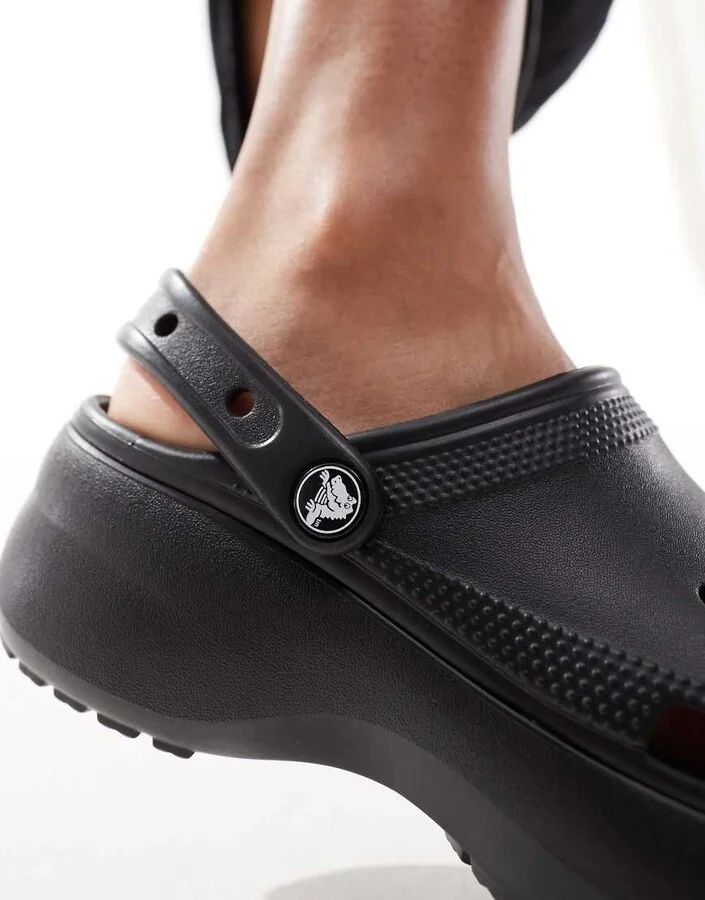 Crocs classic platform clogs in black - Image 2