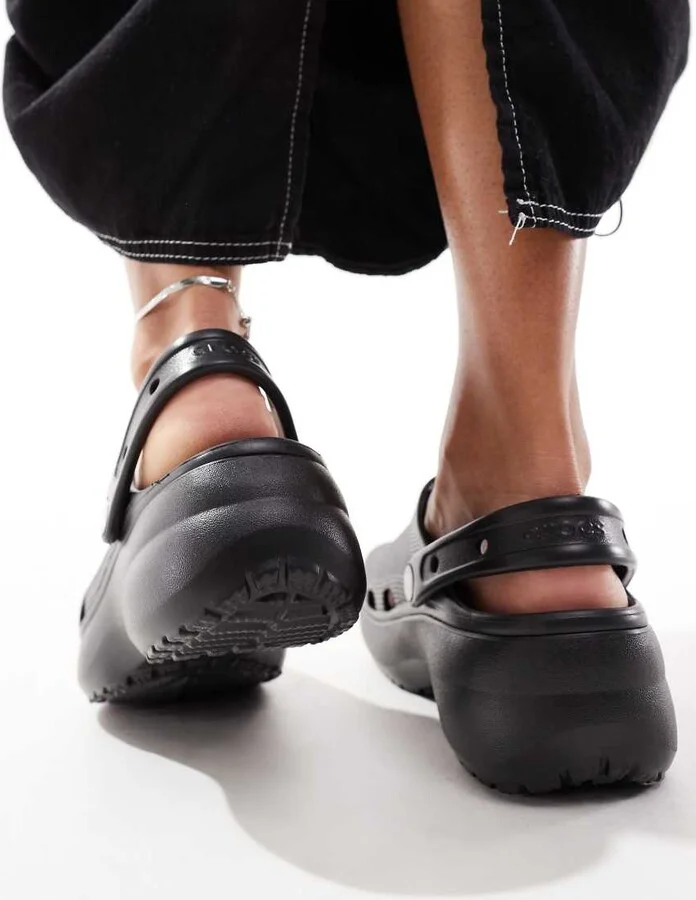 Crocs classic platform clogs in black - Image 4