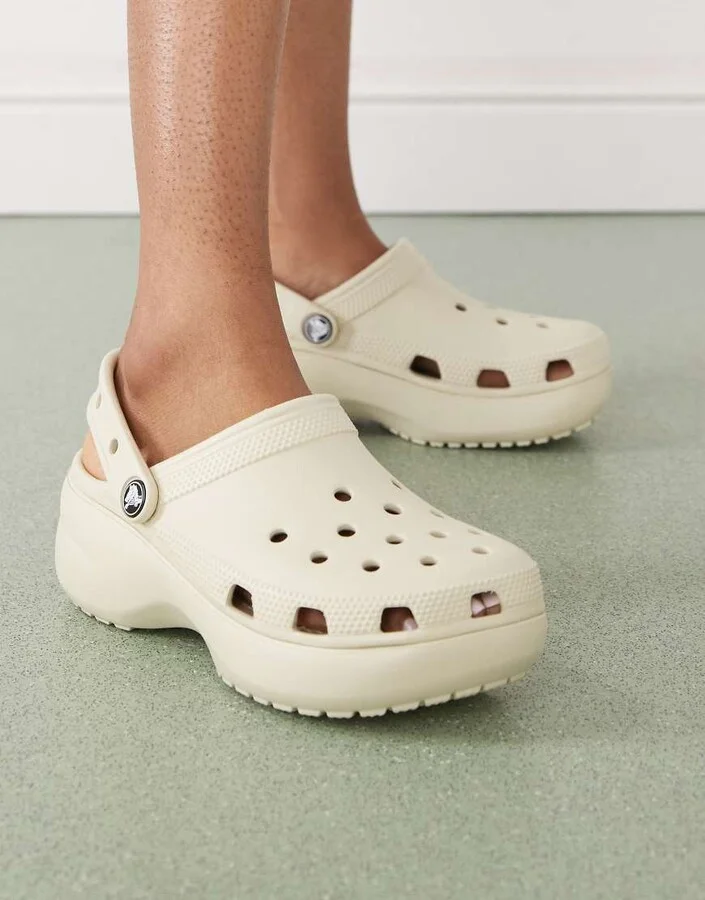 Crocs classic platform clogs in bone - Image 3