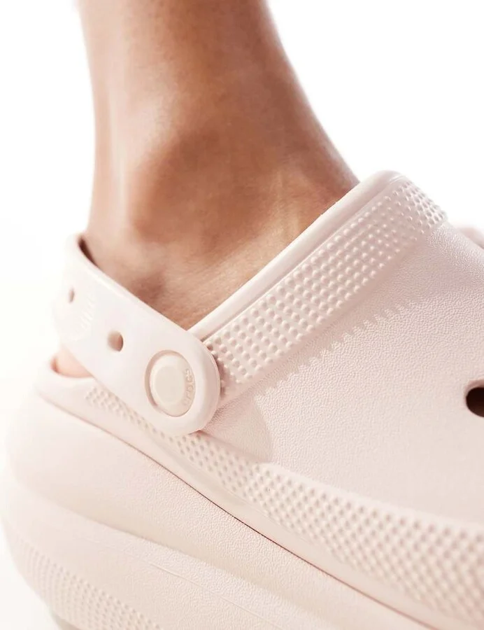 Crocs Crush clogs in pink - Image 2