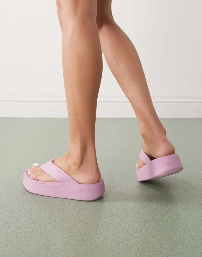 Crocs Getaway platform flip flops in pink/purple hydrangea