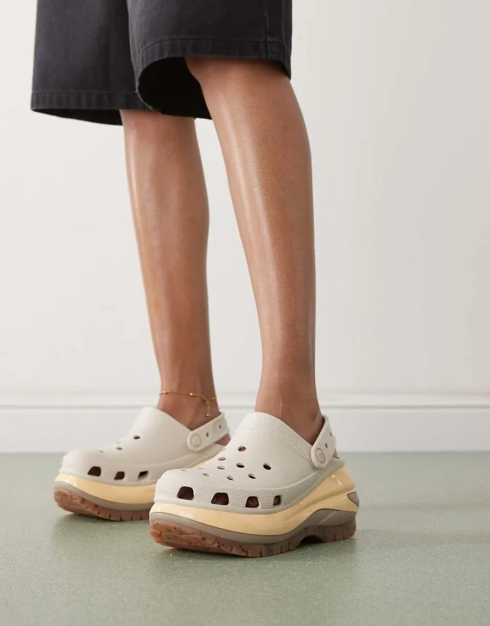 Crocs Mega crush clogs in tonal neutral - Image 2