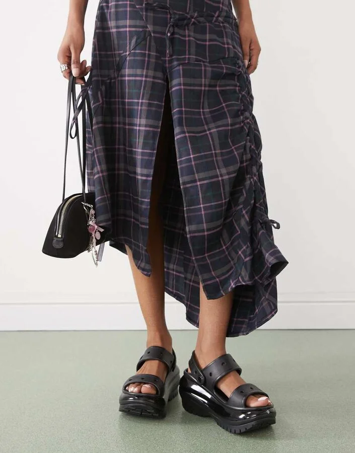Crocs Mega Crush sandals in black - Image 2