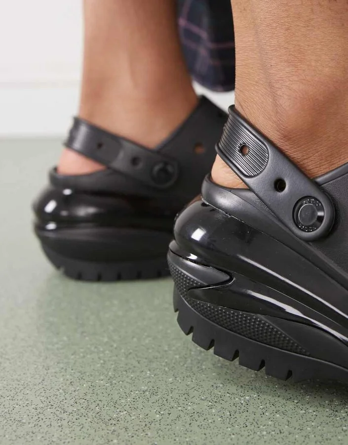 Crocs Mega Crush sandals in black - Image 3