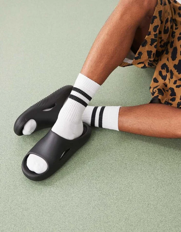 Crocs Mellow slides in black