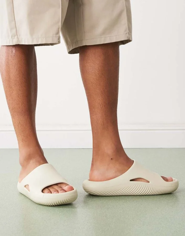 Crocs Mellow slides in bone - Image 2