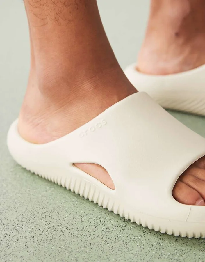 Crocs Mellow slides in bone - Image 3