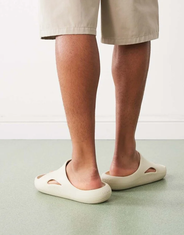 Crocs Mellow slides in bone - Image 4