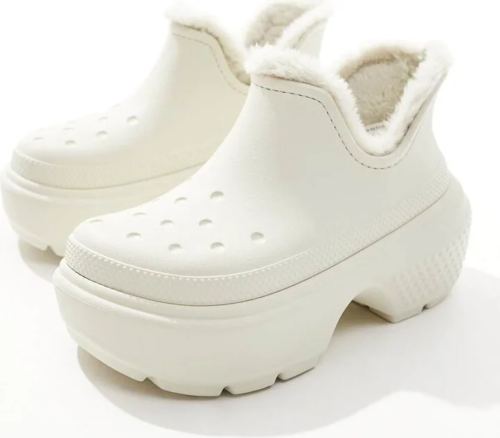 Crocs stomp lined shorty boot in cream - Image 2