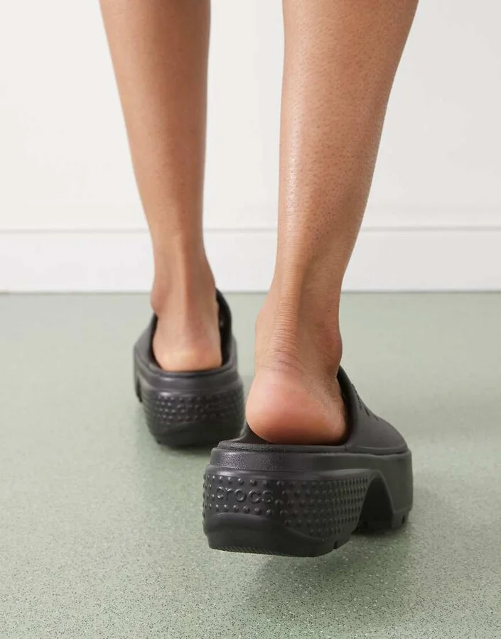Crocs Stomp stacked slides in black - Image 2
