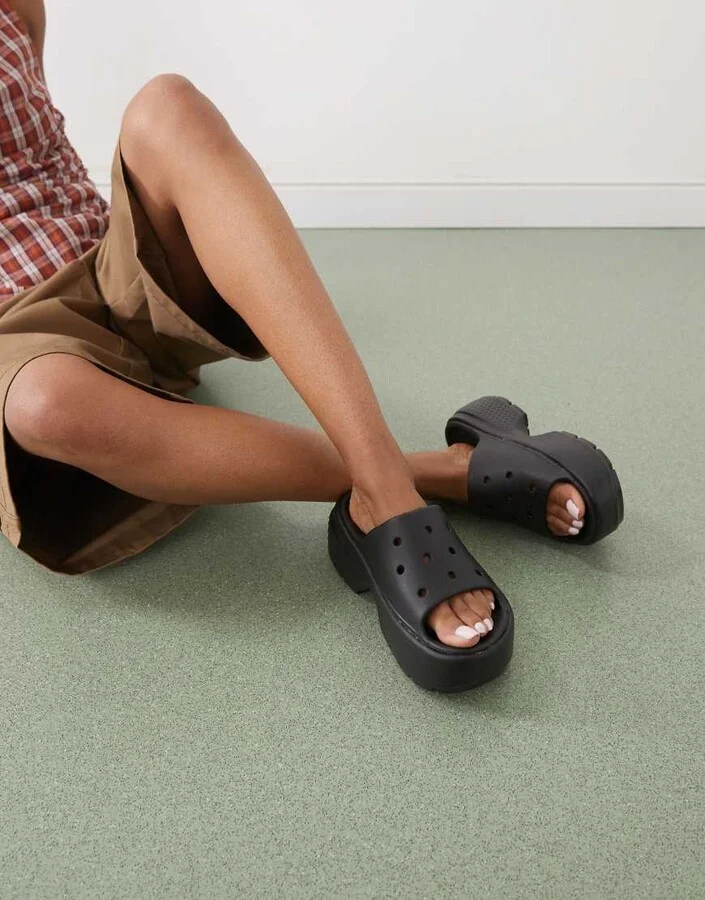 Crocs Stomp stacked slides in black