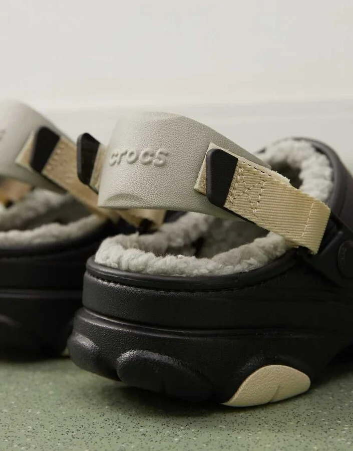 Crocs Unisex All terrain lined clogs in black - Image 2