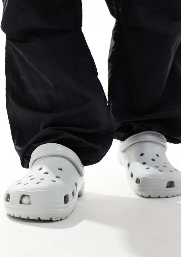 Crocs Unisex Classic clogs in atmosphere gray - Image 3