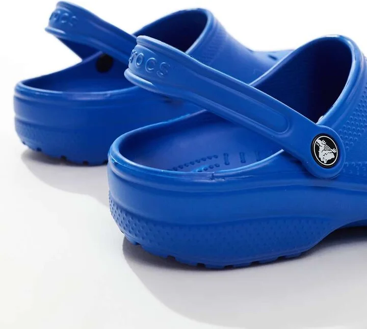 Crocs Unisex Classic clogs in blue - Image 2