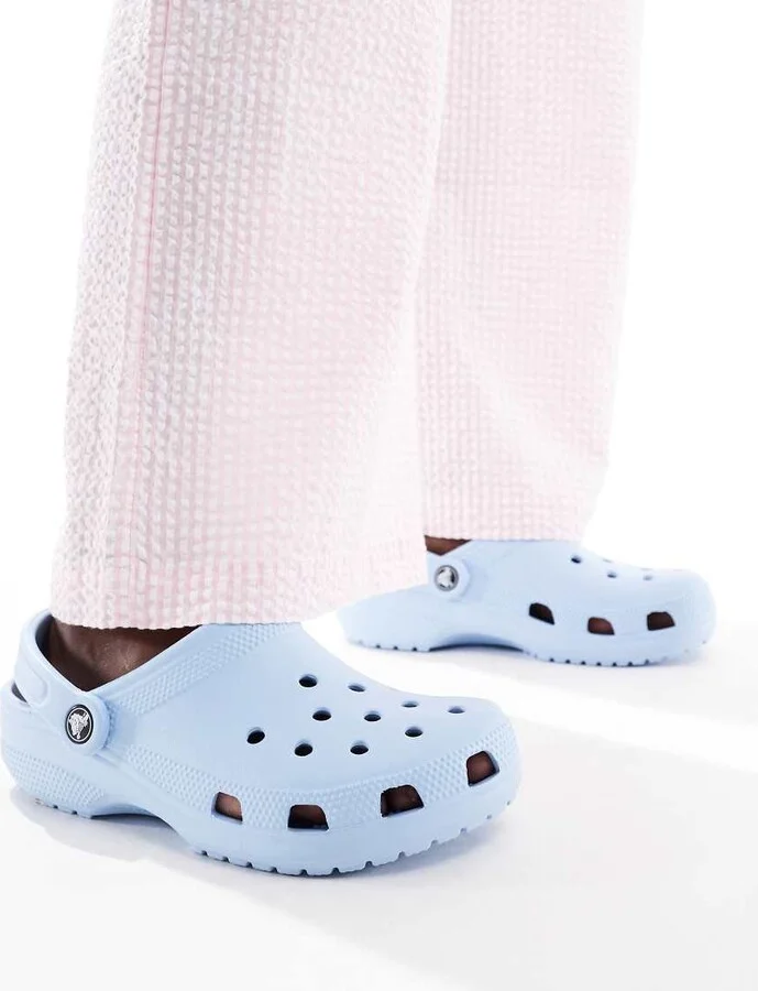 Crocs Unisex Classic clogs in blue calcite
