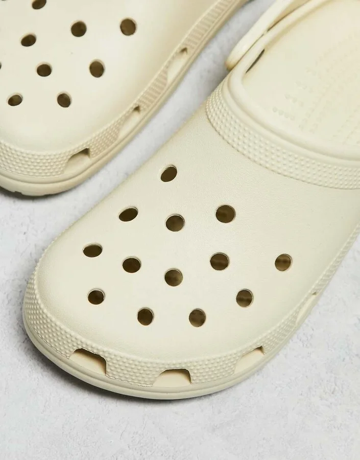 Crocs unisex classic clogs in bone - Image 3