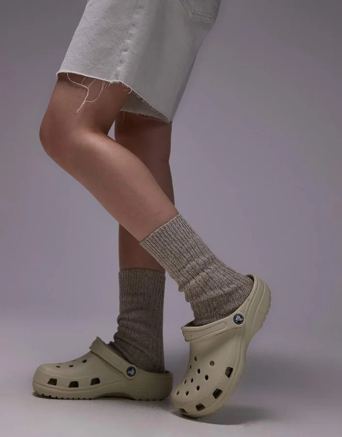 Crocs unisex classic clogs in bone