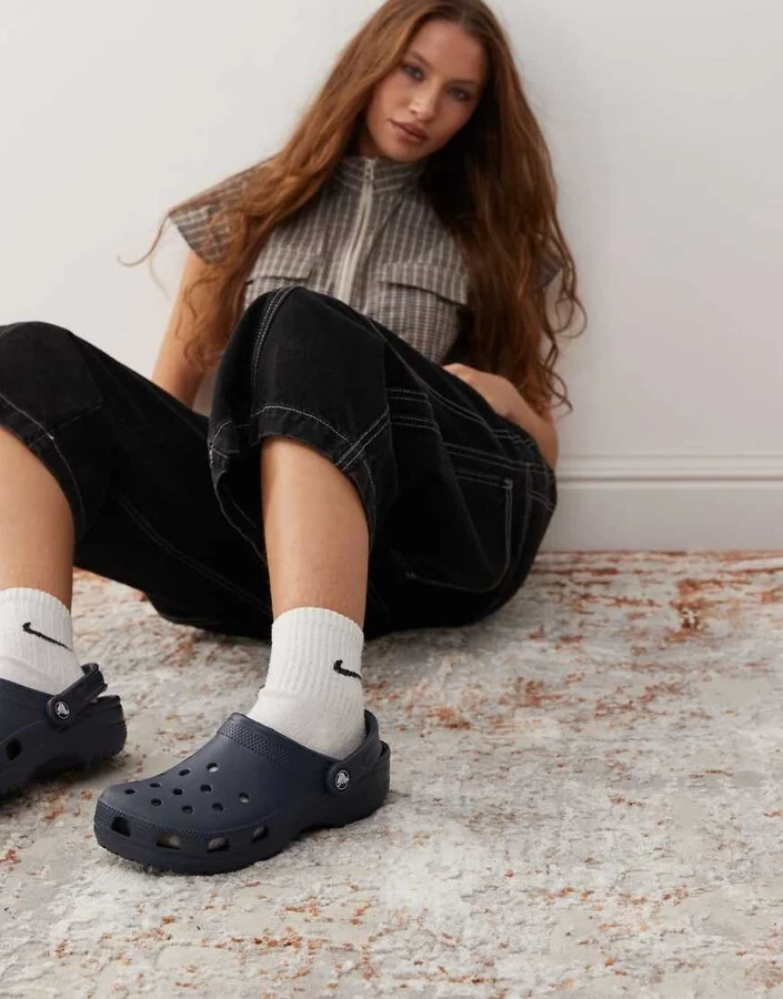 Crocs unisex classic clogs in navy - Image 2