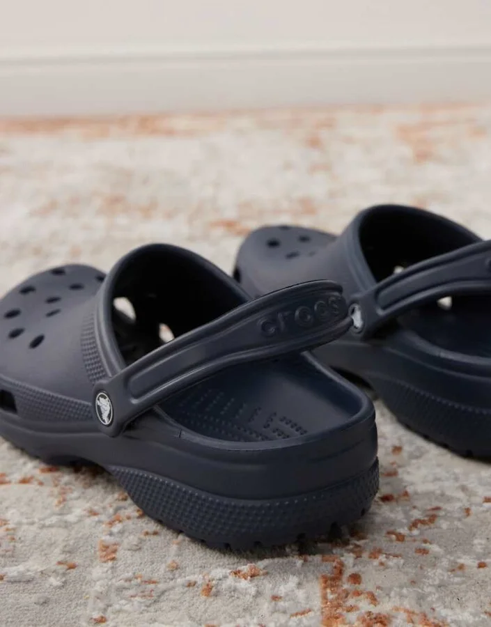 Crocs unisex classic clogs in navy - Image 3