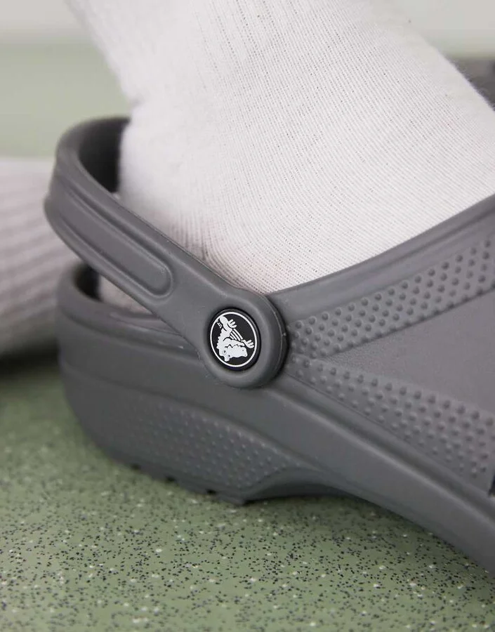 Crocs Unisex Classic clogs in slate gray - Image 2