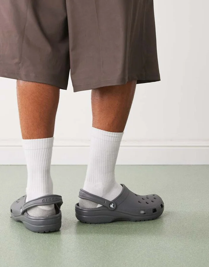 Crocs Unisex Classic clogs in slate gray - Image 3