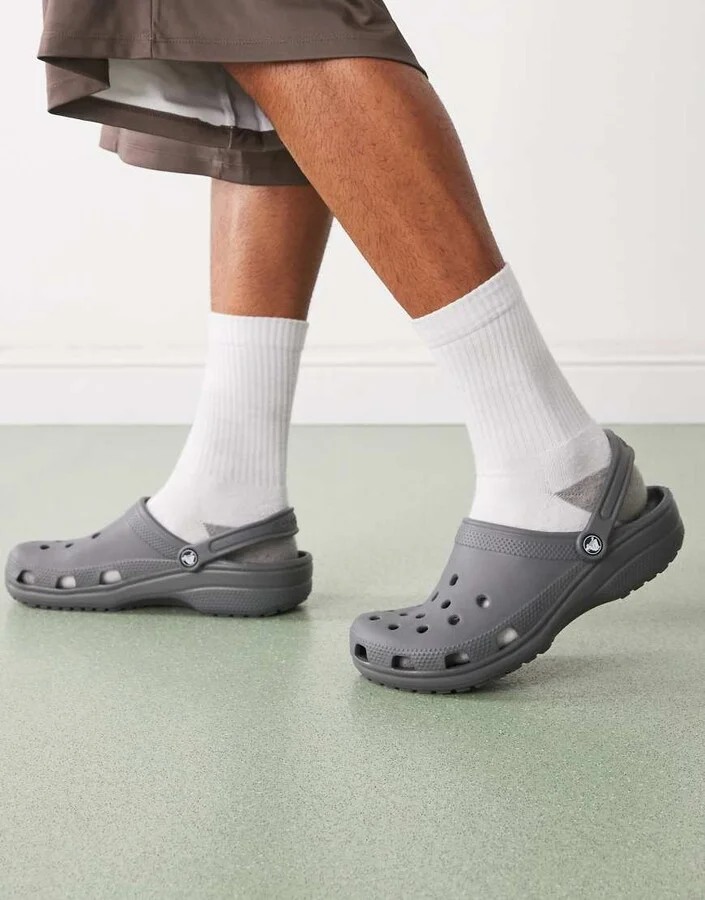 Crocs Unisex Classic clogs in slate gray - Image 4