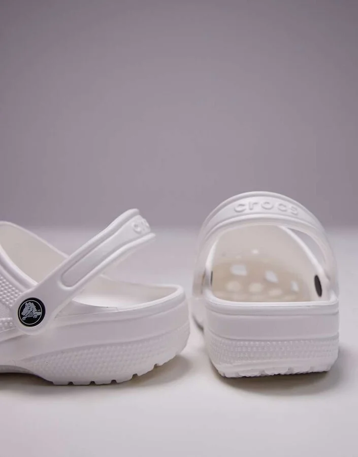 Crocs unisex classic clogs in white - Image 3