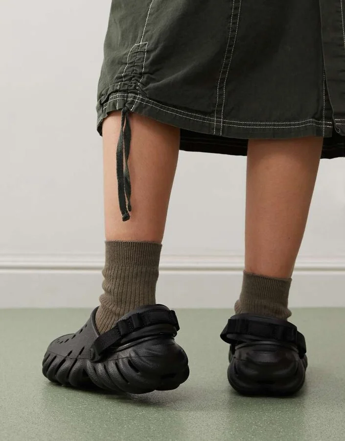 Crocs unisex echo clogs in black - Image 4
