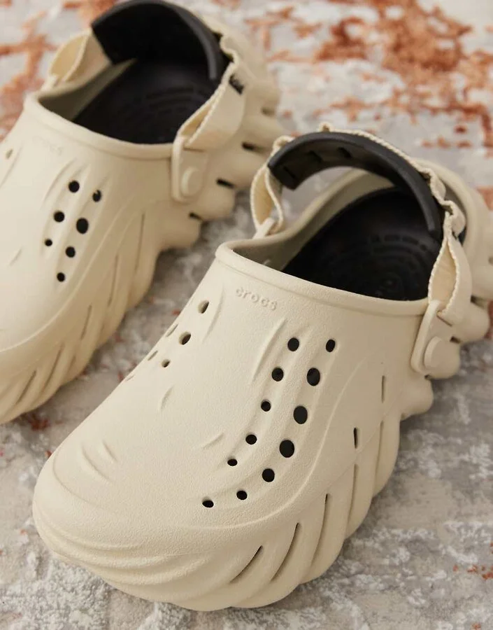 Crocs Unisex Echo clogs in bone - Image 2
