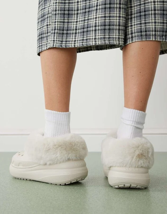 Crocs unisex furever crush fur lined clog in pumice - Image 3