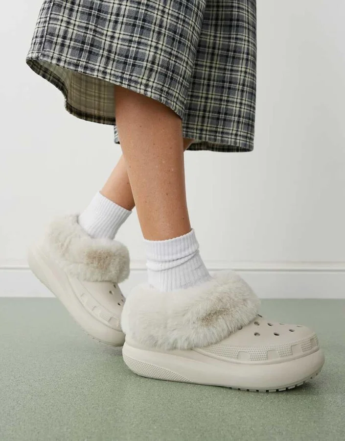 Crocs unisex furever crush fur lined clog in pumice