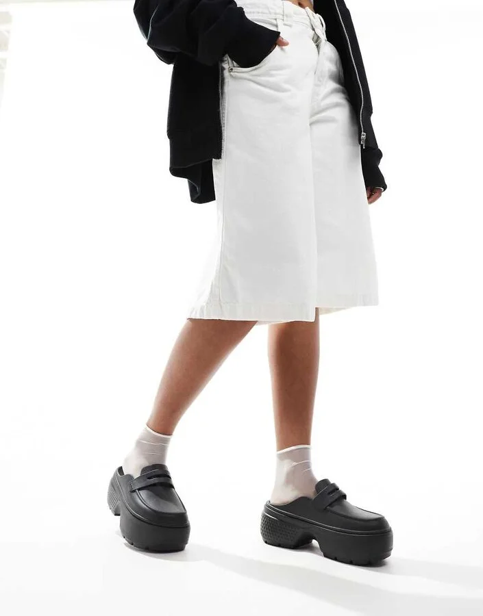 Crocs Unisex Stomp loafers in black - Image 2